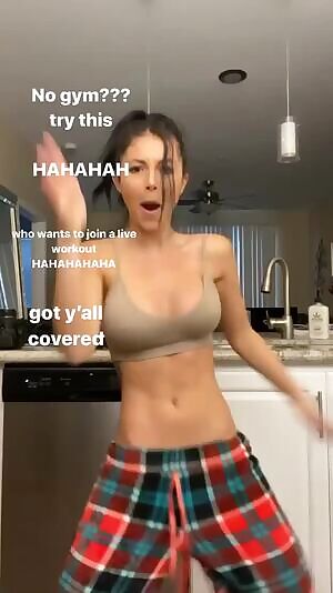 Even her nips wanna get out