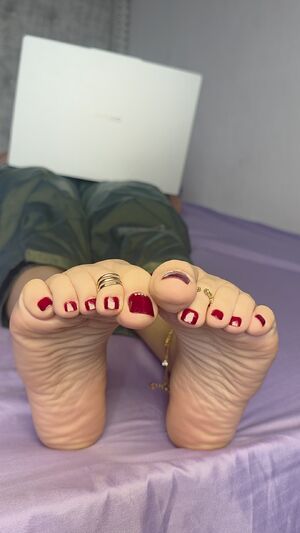 Feet Pretty_Little_Rave_Feet