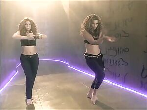Beyonce + Shakira Sexy Belly Dancing Plot - Beautiful Liar