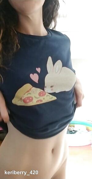 It's my reddit cakeday, bring pizza! 🍕🐰F/37