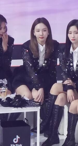 TWICE Nayeon, Momo, Sana delicious thighs