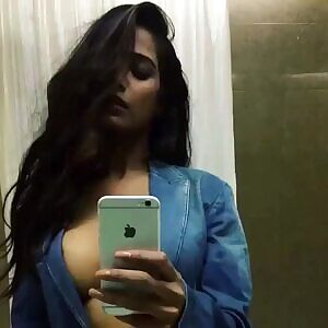 Sizzling babe poonam