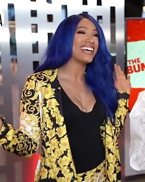 look at those little titties jiggle