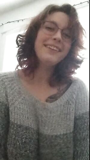 Some more smiles, glasses, and tits or you today. ♡