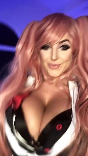 Cosplay jiggles