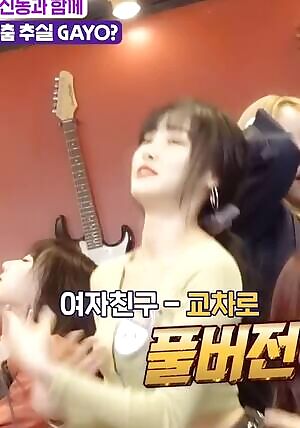 Gfriend Yuju's tight little tummy!