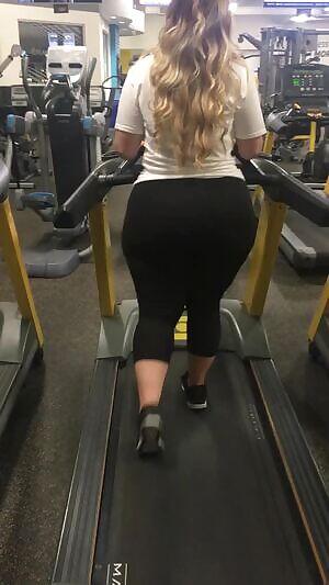 colors_of_autumnn94 on a treadmill