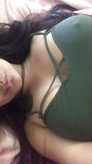 revealing my titties for you ;)