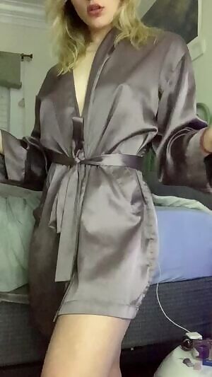 Who wants to put this little sub in her place? 💋