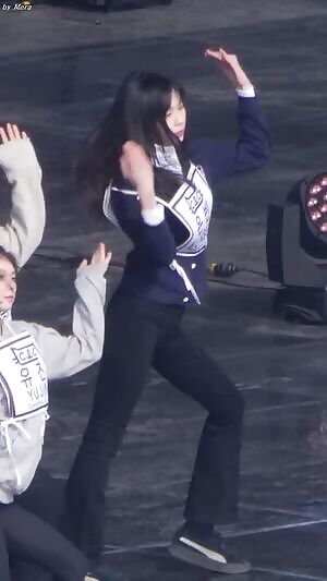 CLC - Eunbin smol butt