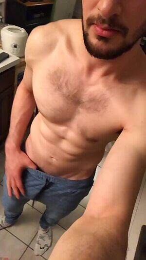 Coffee’s ready, babe. Should I visit you at work later? I’ve got your lunch all planned out... 😘