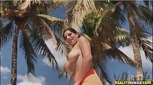 BigNaturals - Gabriela Lopez Pogo Smoke Show