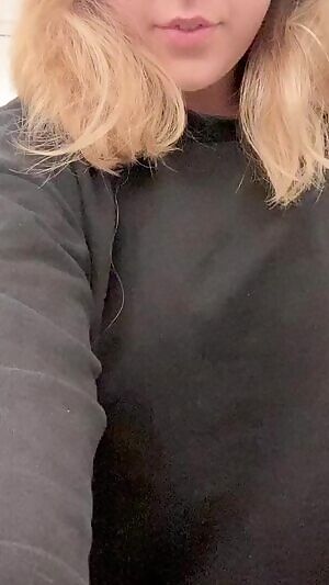 I love an oversized jumper almost as much as I love sneaking away to show you what’s under it 😇