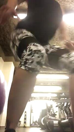 Ava Huge Pop Ass & Tits Reveal!