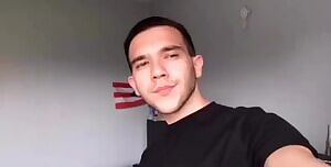 Someone date me 🥺