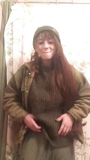 Ladies & gentleman, i present to you: the unsexiest titty drop ever! unless you have a thing for girls that dress like hobos 😅