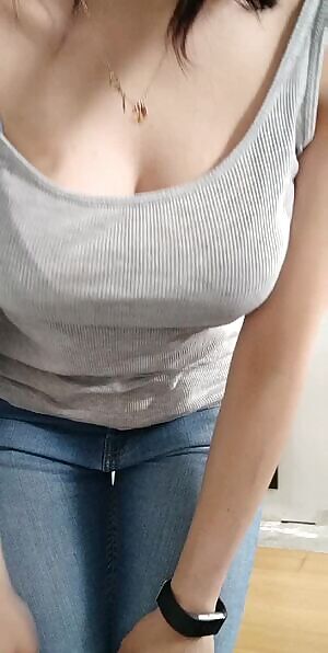 /u/LoveAuLait - Let me show you what I'm hiding under my jeans...