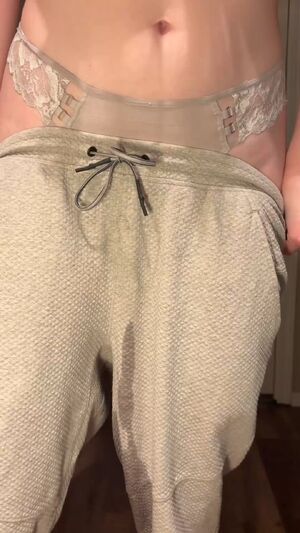 Wetting Amateur Big Tits Pee Peeing