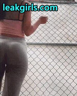 Big ass in Leggings doing squats