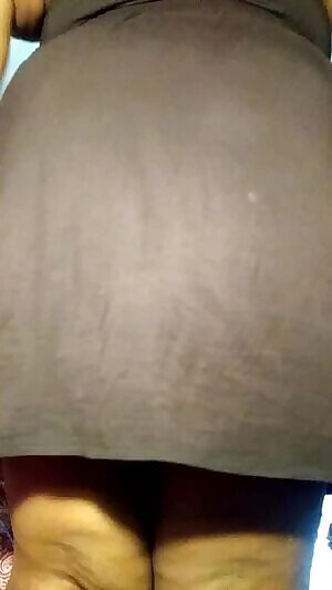 Sneak a peek. 🍑😈