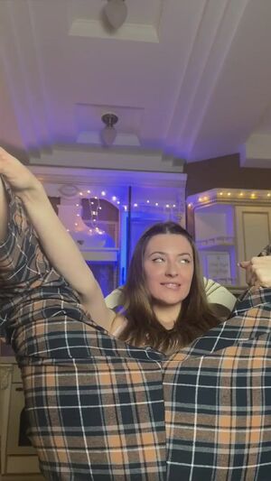 Legs Up Asshole HolesandSoles Pussy Reveal