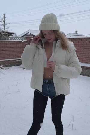 Cold & Snow Curly Hair Cute
