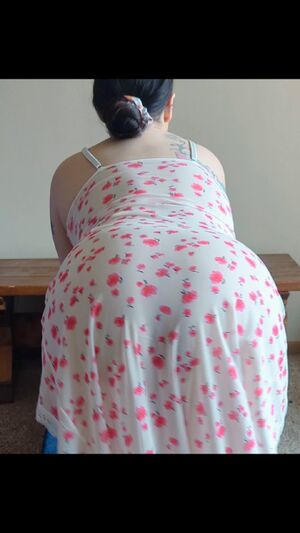 Bubble Butt Amateur Ass Booty Curvy