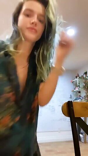 Bella Thorne Dancing
