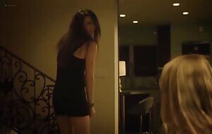 Madeline Zima, Agnes Bruckner lesbo plot in 'Breaking the Girls'