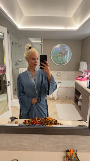 Big Titty Bimbos Babe Bathroom Bathtub