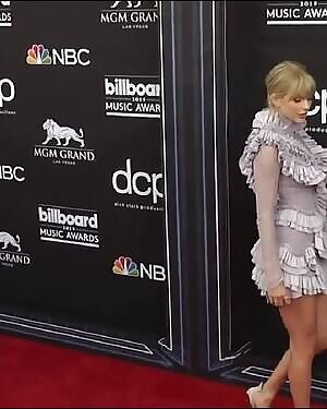 Taylor Swift's beautiful legs & feet