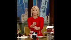 Kelly Ripa giving us the signal that she enjoys getting facials