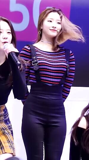 Fromis 9 - Saerom, Jisun, Seoyeon, Chaeyoung, Nakyung.