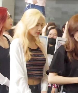 Red Velvet - Yeri: Big-Titted-Blonde Babe