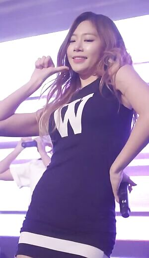 Minx - Jiwoo Tight Skirt