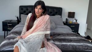 Real Tease Aaliyah Yasin Heels Legs