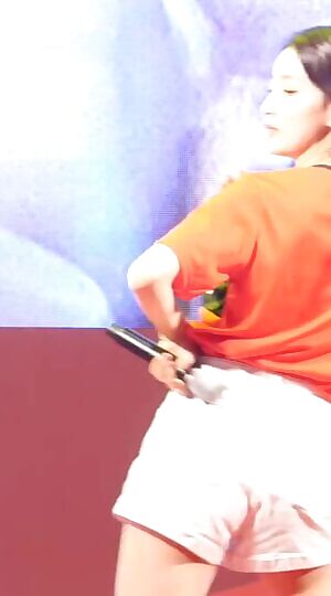 Gugudan - Hana Cheek