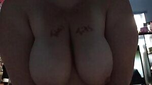 I love bouncing on hubby’s dick :)