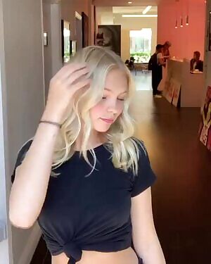 Jordyn Jones flaunting it 🍑