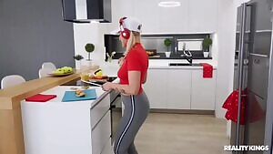 Marilyn Sugar - Banging the Noisy Teen