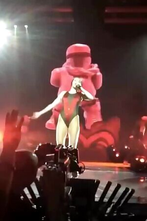 On Thanksgiving I give thanks to the birthday girl Miley Cyrus and her delicious little ass