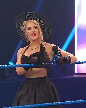 Lacey Evans