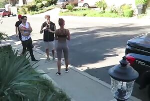 Sommer Ray and a based cameraman