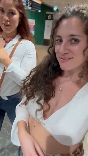 Flashing together is always more fun! [GIF]
