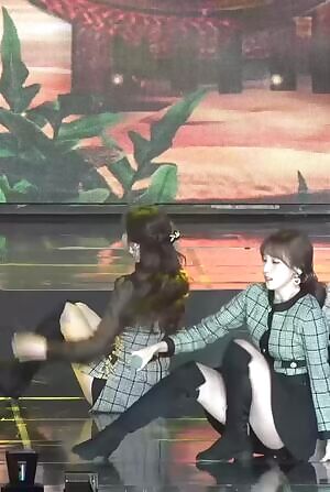 Twice - Mina & Nayeon