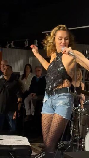 Indian Celebrity NSFW Ass Miley Cyrus