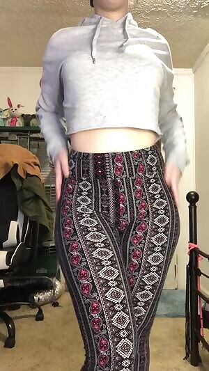 Peeling off my yoga pants 💦