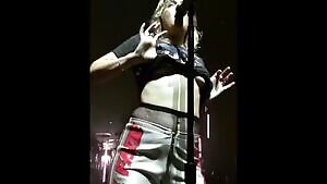 Tove Lo concert flash