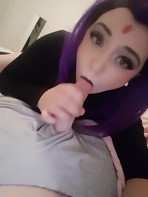 New to cosplay, who doesn't have a crush on Raven? 😜