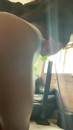 19// Happy irst Friday let’s celebrate by worshipping my ass ! @goldennnc